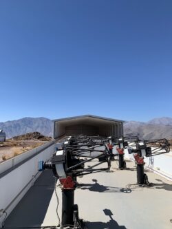 Z fotografování instrumentů observatoře Cerro Tololo. Foto: Juan Seguel. Z fotografování instrumentů observatoře Cerro Tololo. Foto: Juan Seguel.