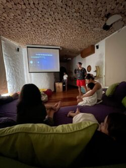 Popularizace astronomie formou přednášek a pozorování oblohy na ostrovech v Indickém oceánu. Foto: Soneva. Popularizace astronomie formou přednášek a pozorování oblohy na ostrovech v Indickém oceánu. Foto: Soneva.