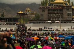 Z natáčení v Malém Tibetu. Foto: Fyzikální ústav v Opavě. Z natáčení v Malém Tibetu. Foto: Fyzikální ústav v Opavě.