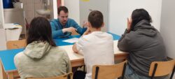Studenti MMT inspirují k tvorbě na ZŠ Radostná ve Zdicích. Foto: Ivana Martáková/MMT FÚ SLU v Opavě. Studenti MMT inspirují k tvorbě na ZŠ Radostná ve Zdicích. Foto: Ivana Martáková/MMT FÚ SLU v Opavě.