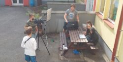 Studenti MMT inspirují k tvorbě na ZŠ Radostná ve Zdicích. Foto: Ivana Martáková/MMT FÚ SLU v Opavě. Studenti MMT inspirují k tvorbě na ZŠ Radostná ve Zdicích. Foto: Ivana Martáková/MMT FÚ SLU v Opavě.