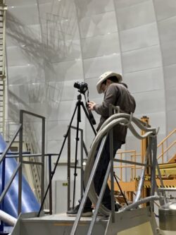 Z fotografování instrumentů observatoře Cerro Tololo. Foto: Juan Seguel. Z fotografování instrumentů observatoře Cerro Tololo. Foto: Juan Seguel.