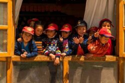 Z natáčení v Malém Tibetu. Foto: Fyzikální ústav v Opavě. Z natáčení v Malém Tibetu. Foto: Fyzikální ústav v Opavě.