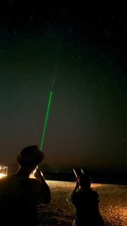 Popularizace astronomie formou přednášek a pozorování oblohy na ostrovech v Indickém oceánu. Foto: Soneva. Popularizace astronomie formou přednášek a pozorování oblohy na ostrovech v Indickém oceánu. Foto: Soneva.