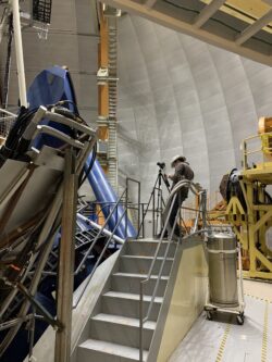 Z fotografování instrumentů observatoře Cerro Tololo. Foto: Juan Seguel. Z fotografování instrumentů observatoře Cerro Tololo. Foto: Juan Seguel.