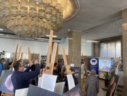 Z vernisáže výstavy "Třicetrkát v NASA". Foto: Europe Direct Pardubice. Z vernisáže výstavy "Třicetrkát v NASA". Foto: Europe Direct Pardubice.