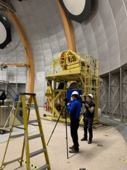 Z fotografování instrumentů observatoře Cerro Tololo. Foto: Juan Seguel. Z fotografování instrumentů observatoře Cerro Tololo. Foto: Juan Seguel.