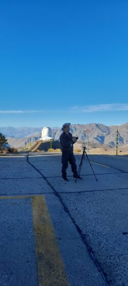Fotografování Gemini South. V dáli observatoř SOAR. Foto: Leonor Opazo. Fotografování Gemini South. V dáli observatoř SOAR. Foto: Leonor Opazo.