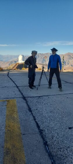 Fotografování Gemini South. V dáli observatoř SOAR. Foto: Leonor Opazo. Fotografování Gemini South. V dáli observatoř SOAR. Foto: Leonor Opazo.
