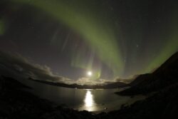 Polární záře u Sommarøy přes oblaky nedaleko Sommarøy 19. září 2022. Foto: P. Horálek/FÚ v Opavě. Polární záře u Sommarøy přes oblaky nedaleko Sommarøy 19. září 2022. Foto: P. Horálek/FÚ v Opavě.
