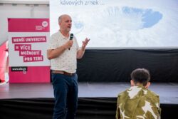 Z vystoupení Tomáše Gráfa na SUper Stage Colors of Ostrava 2023. Foto: SLU. Z vystoupení Tomáše Gráfa na SUper Stage Colors of Ostrava 2023. Foto: SLU.