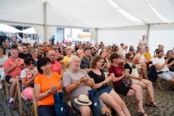 Z besedy "Váleční reportéři" na COlors of Ostrava 22. července 2023. Z besedy "Váleční reportéři" na COlors of Ostrava 22. července 2023.