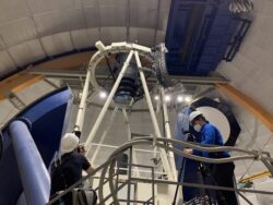 Z fotografování instrumentů observatoře Cerro Tololo. Foto: Juan Seguel. Z fotografování instrumentů observatoře Cerro Tololo. Foto: Juan Seguel.