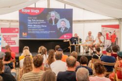 Z besedy "Váleční reportéři" na COlors of Ostrava 22. července 2023. Z besedy "Váleční reportéři" na COlors of Ostrava 22. července 2023.