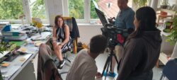 Studenti MMT inspirují k tvorbě na ZŠ Radostná ve Zdicích. Foto: Ivana Martáková/MMT FÚ SLU v Opavě. Studenti MMT inspirují k tvorbě na ZŠ Radostná ve Zdicích. Foto: Ivana Martáková/MMT FÚ SLU v Opavě.