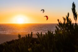 Z natáčení dokumentu o kitesurfingu Miroslava Medala. Foto: MMT FÚ v Opavě. Z natáčení dokumentu o kitesurfingu Miroslava Medala. Foto: MMT FÚ v Opavě.