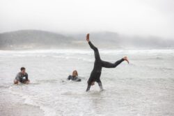 Z natáčení dokumentu o kitesurfingu Miroslava Medala. Foto: MMT FÚ v Opavě. Z natáčení dokumentu o kitesurfingu Miroslava Medala. Foto: MMT FÚ v Opavě.
