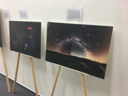 Výstava Třicetkrát v NASA ve foyer Unisféry. Foto: FÚ v Opavě. Výstava Třicetkrát v NASA ve foyer Unisféry. Foto: FÚ v Opavě.
