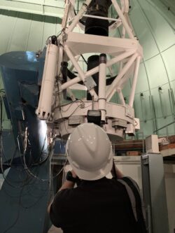 Z fotografování instrumentů observatoře Cerro Tololo. Foto: Juan Seguel. Z fotografování instrumentů observatoře Cerro Tololo. Foto: Juan Seguel.
