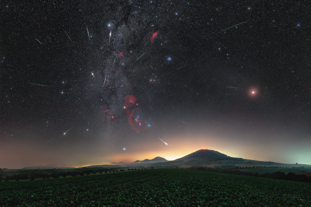 Maximum meteorického roje Orionid v říjnu 2020 nad prešovskými sopkami na východě Slovenska. Foto: Petr Horálek.