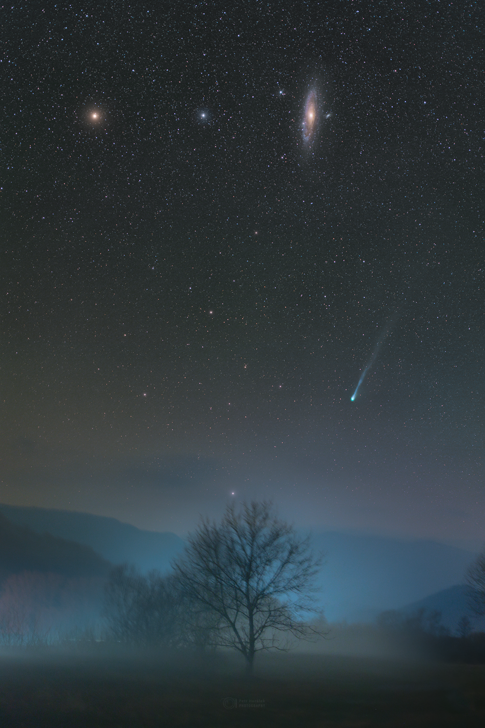 Snímek „Kometa Pons-Brooks ze severního jara“. Foto: Petr Horálek/Fyzikální ústav v Opavě.