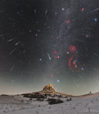 Maximum meteorického roje Geminid nad Spišským hradem. Foto: Petr Horálek/FÚ v Opavě.