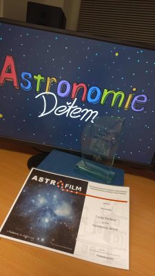 Seriál Astronomie Dětem studentky Lenky Drobné získal hlavní ocenění na festivalu Astrofilm 2025. Zdroj: FÚ v Opavě.