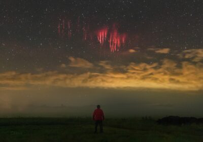 Červení skřítci nad Vysokými Tatrami, zaznamenané od Proseče u Sečské přehrady 15. července 2021. Foto: Petr Horálek/Fyzikální ústav v Opavě.