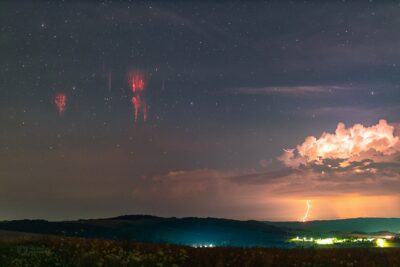 Červení skřítci nad Ukrajinou zachyceny od Terni na Slovensku 14. července 2024. Foto: Petr Horálek/Fyzikální ústav v Opavě.