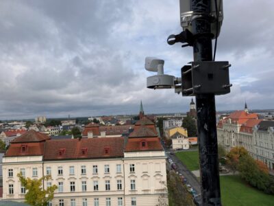 Fotografie IP kamery, která byla na věži nainstalována směrem k severnímu horizontu. Foto: Lukáš Shrbený/ASU AV ČR.