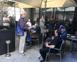 Tim Todd vysvětluje komplikovanou situaci se splečností LATAM. Foto: P. Horálek/FÚ v Opavě. Tim Todd vysvětluje komplikovanou situaci se splečností LATAM. Foto: P. Horálek/FÚ v Opavě.