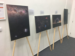 Výstava Třicetkrát v NASA ve foyer Unisféry. Foto: FÚ v Opavě. Výstava Třicetkrát v NASA ve foyer Unisféry. Foto: FÚ v Opavě.