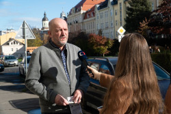 Pozorování zatmění Slunce 25. října 2022na Bezručově náměstí (před budovou Fyzikálního ústavu). Foto: David Vaniš/FÚ v Opavě.