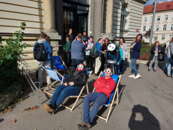 Pozorování zatmění Slunce 25. října 2022na Bezručově náměstí (před budovou Fyzikálního ústavu). Foto: Tomáš Gráf/FÚ v Opavě.