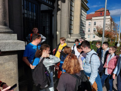 Pozorování zatmění Slunce 25. října 2022na Bezručově náměstí (před budovou Fyzikálního ústavu). Foto: Tomáš Gráf/FÚ v Opavě.