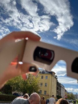 Zatmění Slunce 25. října 2022 přes dalekohled. Foto: Debora Lančová/FÚ v Opavě.