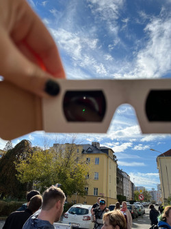 Zatmění Slunce 25. října 2022 přes dalekohled. Foto: Debora Lančová/FÚ v Opavě.