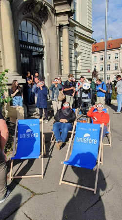 Zatmění Slunce 25. října 2022 přes dalekohled. Foto: Debora Lančová/FÚ v Opavě.
