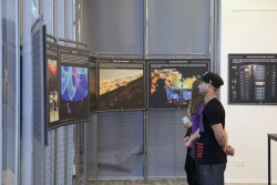 Vernisáž výstavy „100 let planetárií“ v OC Breda v Opavě 10. října 2023. Foto: Adam Hofer/FÚ v Opavě.