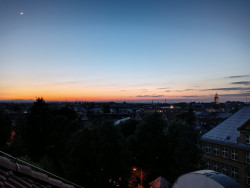 Soumrak nad Observatoří WHOO! Fyzikálního ústavu v Opavě 10. května 2024. Foto: Milan Chlebovec.