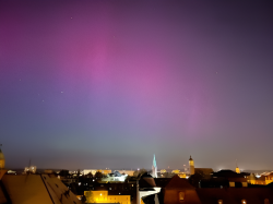 Polární záře nad Observatoří WHOO! Fyzikálního ústavu v Opavě 10. května 2024. Foto: Milan Sedláček.
